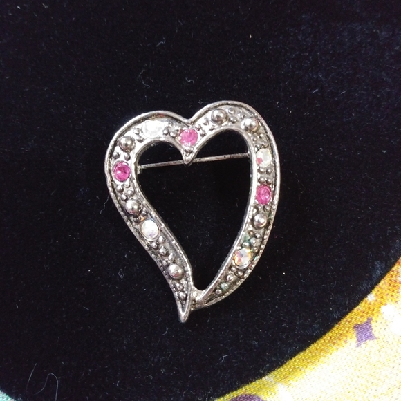 Small Sliver Heart Pin - Picture 2 of 5